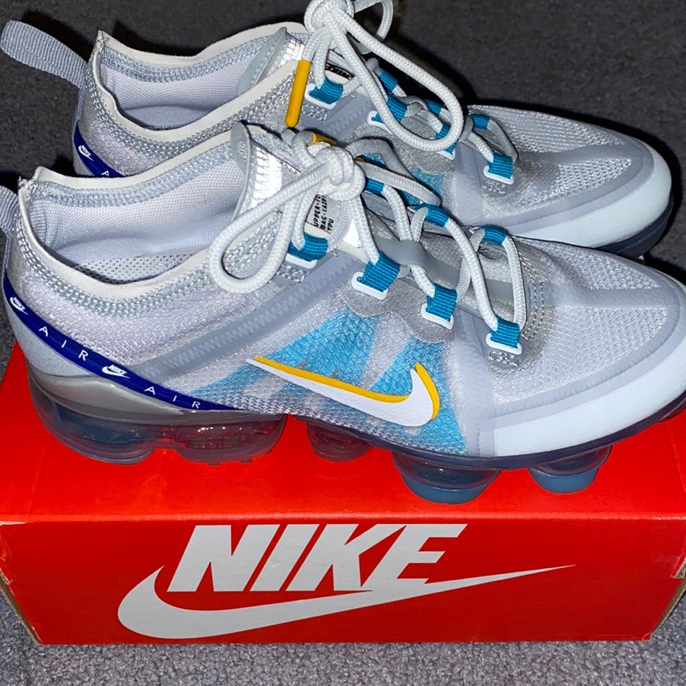 NIKE AIR VAPORMAX 2019 GAME GS Size 4Y, Women’s 6